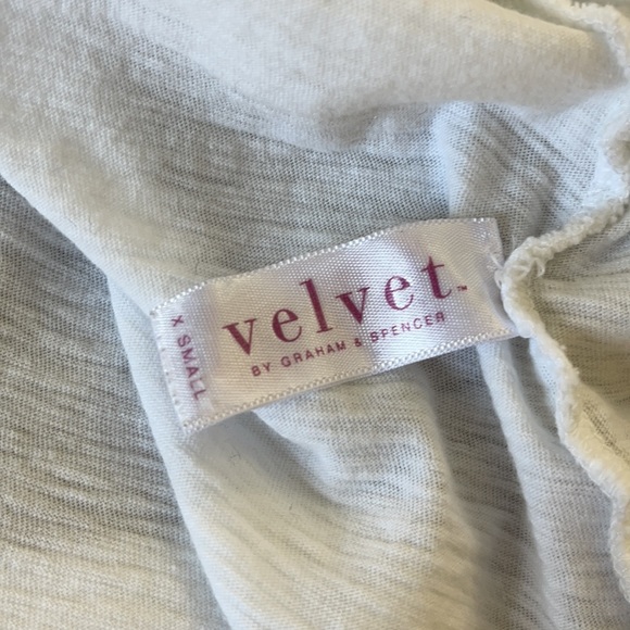 đź’•White Cotton Top with Ruffles Around Sleevesđź’• - Picture 7 of 10